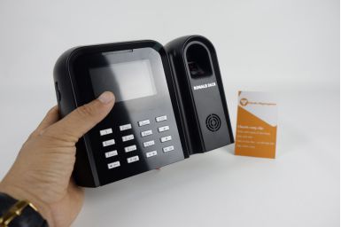 Máy chấm công Ronald Jack 6869